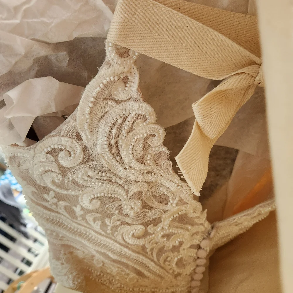 Maggie Sottero wedding dress - Picture 5 of 16